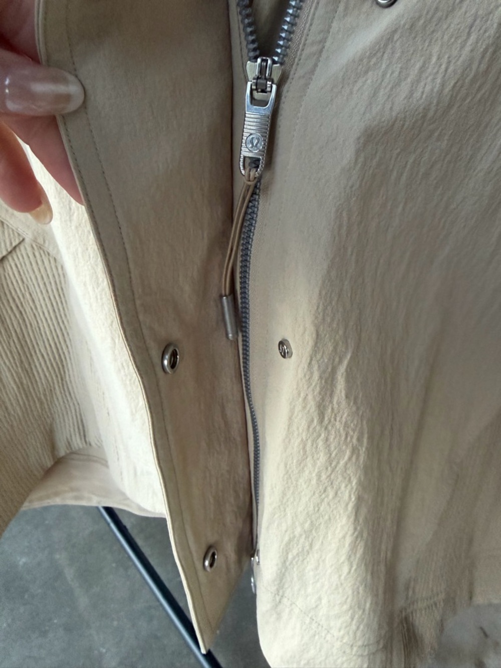 Lululemon Lightweight Beige Hooded Cropped Short Sleeve Jacket - Women - Picture 4 of 7